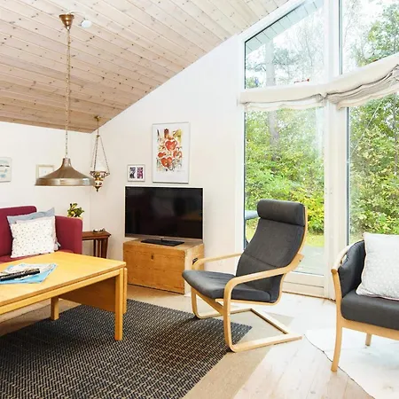 8 Person In Grenaa-by Traum