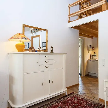 8 Person In Grenaa-by Traum