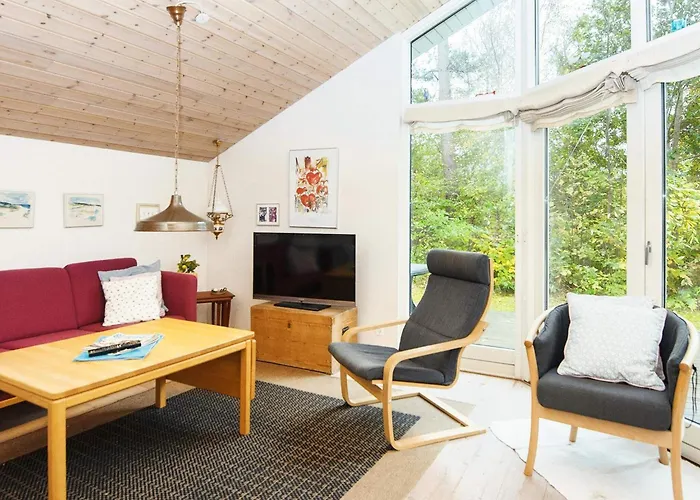 8 Person In Grenaa-by Traum