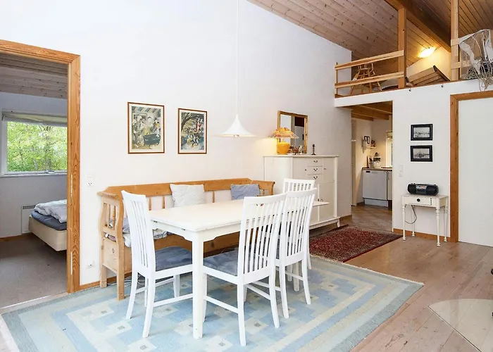 8 Person In Grenaa-by Traum *